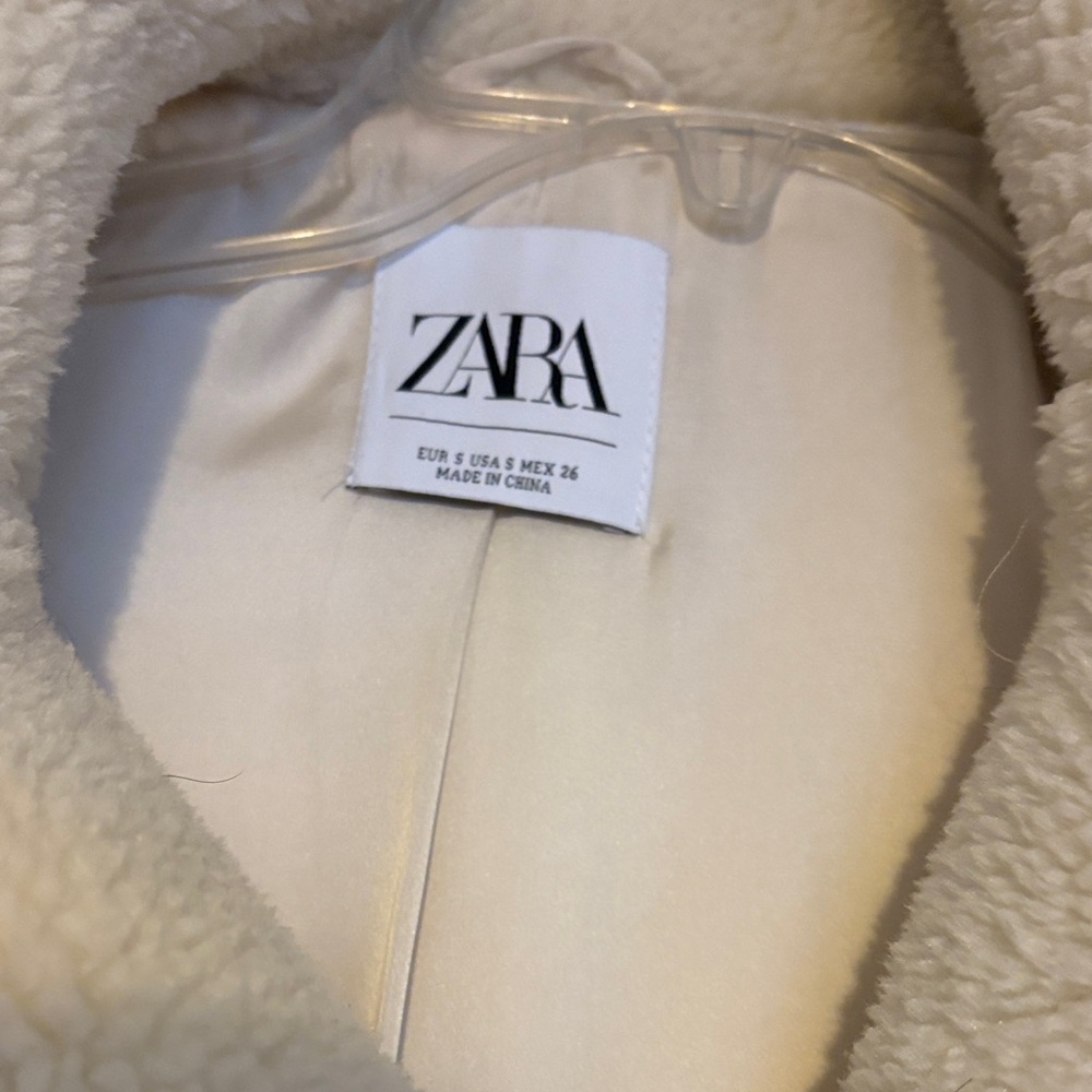 Zara Off-White Fleece Coat with Black Buttons - Picture 2 of 4